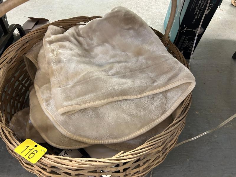 Basket & Blanket