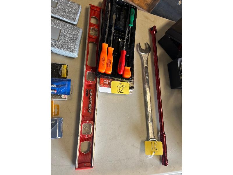 Level & Screw Driver Set