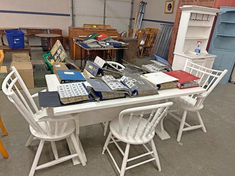 Stretcher Table With 4 Chairs