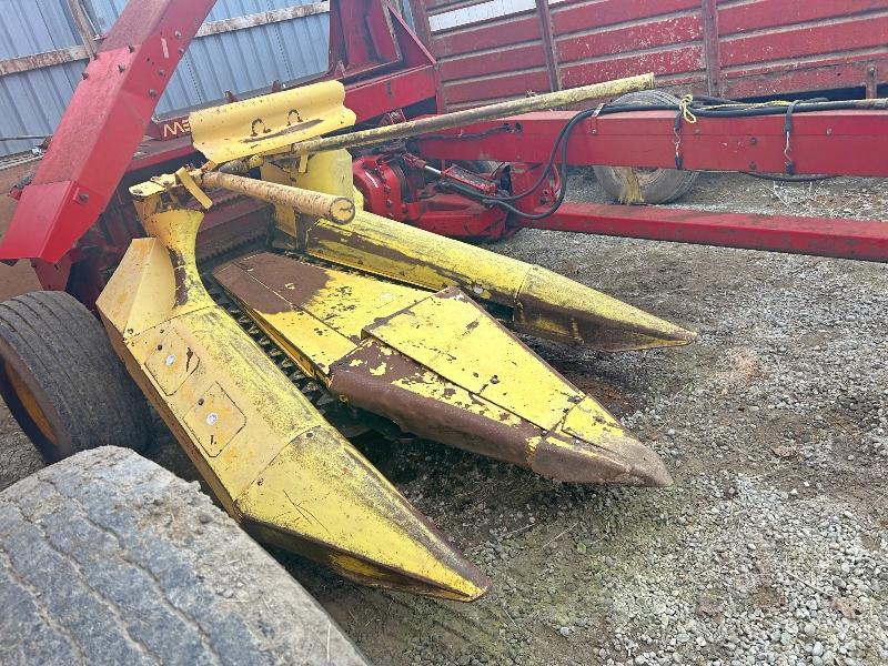 New Holland 822 2 Row Corn Silage Head