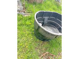 Rubbermaid 150 Gal Poly Trough