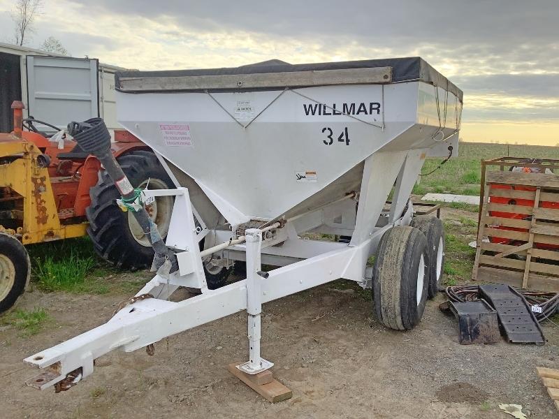 Willmar Super 500 Fertilizer Spreader