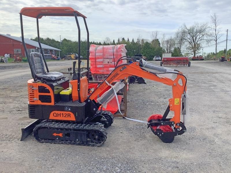 New AGT QH12R Mini Excavator