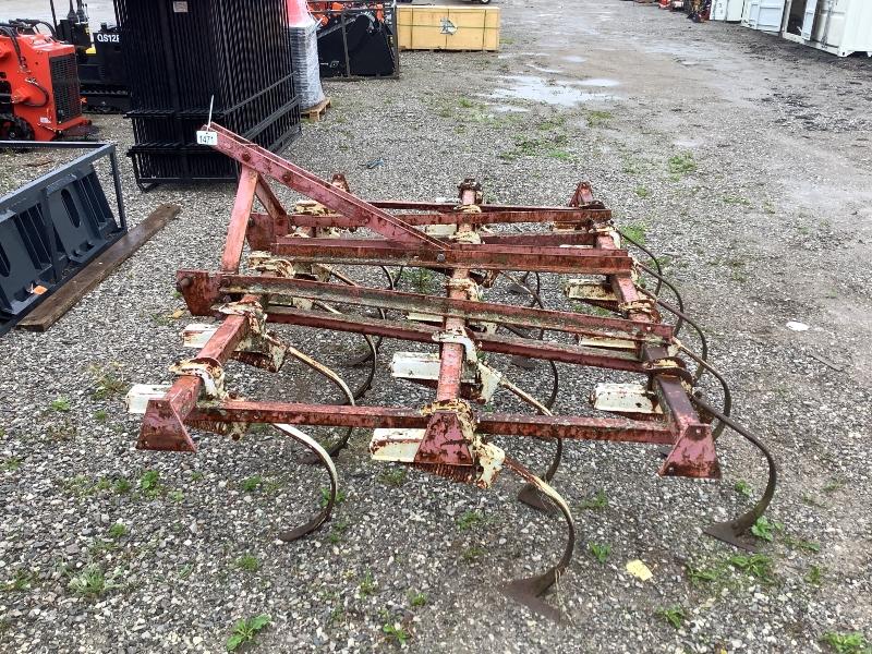 IH 8' Cultivator