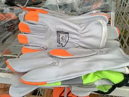 6 Pairs of Endura Gloves - 1 Size 2XL and 5 Size L