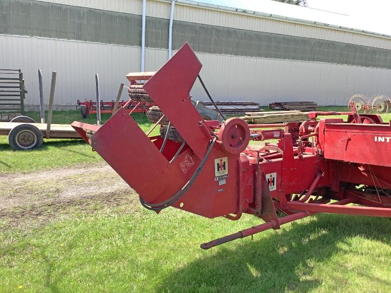 International 440 Square Baler with #10 Bale Thrower - Always Stored Inside