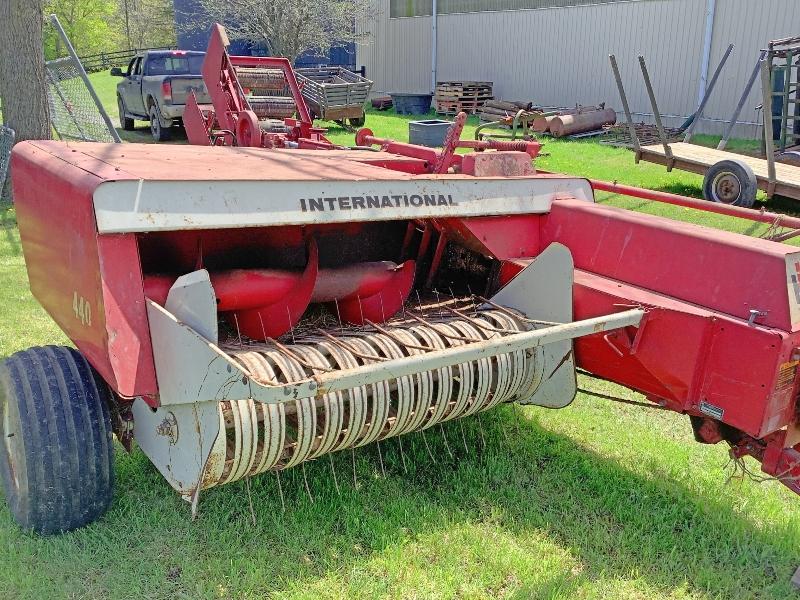 International 440 Square Baler with #10 Bale Thrower - Always Stored Inside