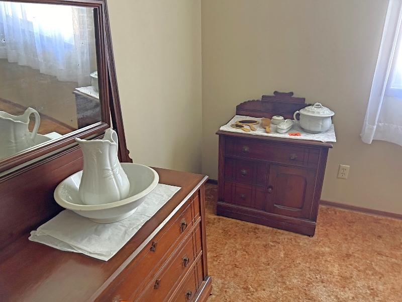 Wash Basin with Bedroom Set