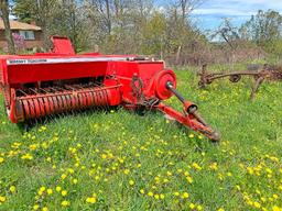 228 Massey Ferguson Square Baler with 212 Belt Thrower