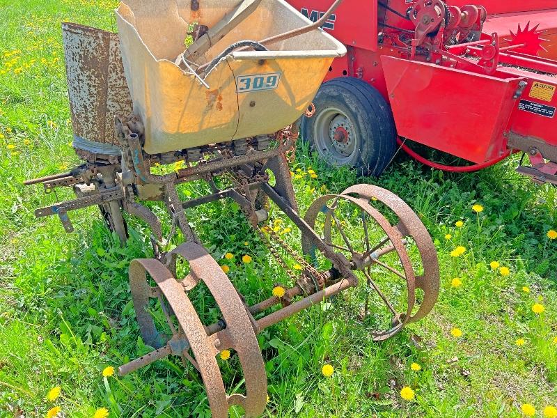 309 Ford 2 Row 3 Pth Corn Planter