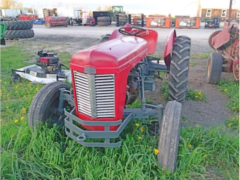 Massey Ferguson 35 Deluxe Gas Tractor