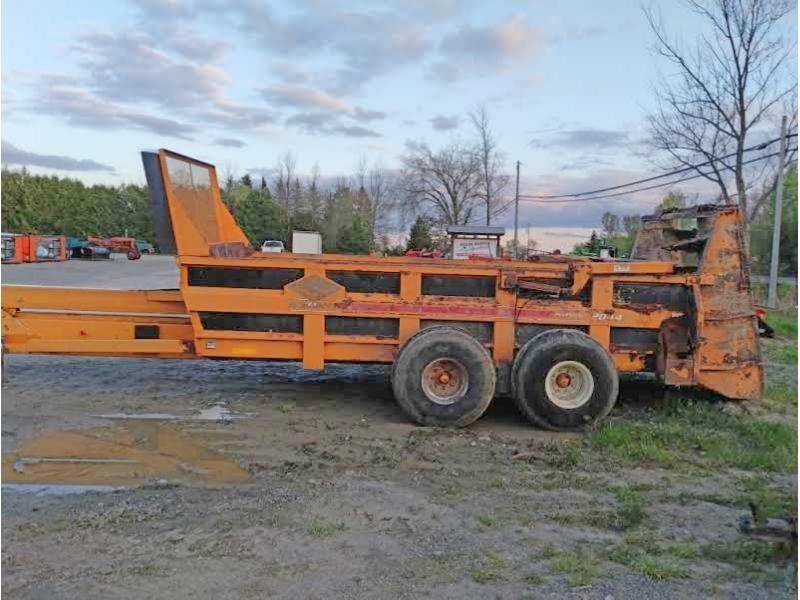 Kuhn Knight Pro Push 2044 Vertical Beater Manure Spreader