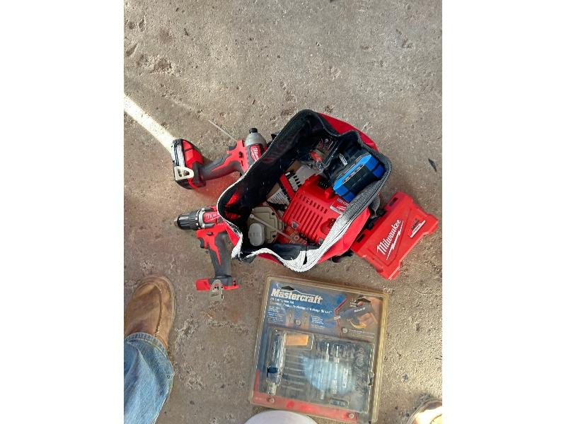 New Milwaukee Drill Driver Combo With 2 Batteries & Charger Plus Drill Bit Sets