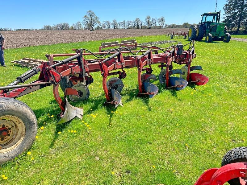 Kongskilde Model 300 with Drive On Points 5 Furrow 18"