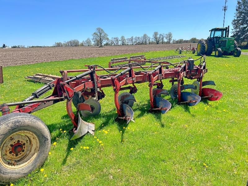 Kongskilde Model 300 with Drive On Points 5 Furrow 18"