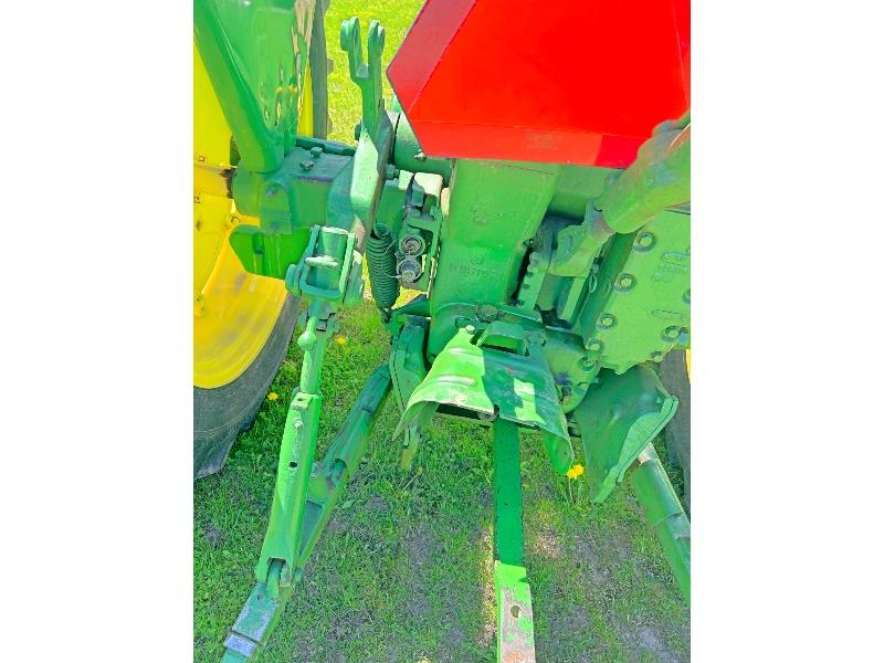 520 John Deere 2 Cylinder, Row Crop, Gas Tractor