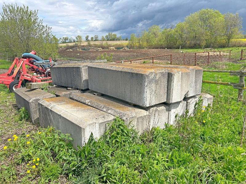 6' x 3' x 22" Concrete Retaining Blocks - 18 Total