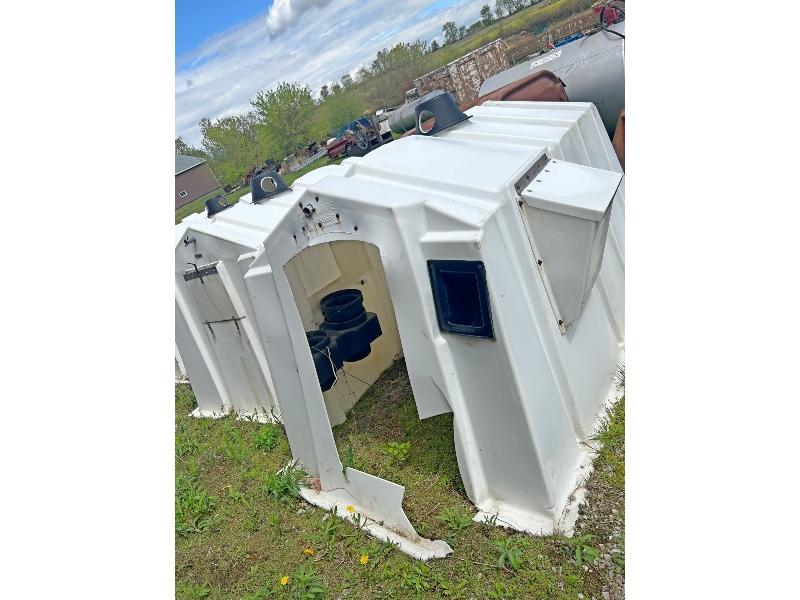 Poly Square Calf Hutch