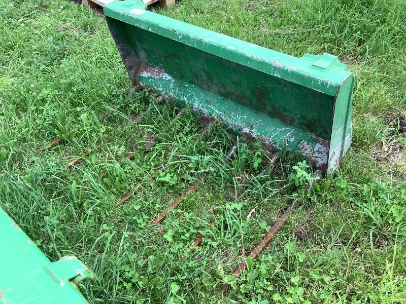 John Deere 2305 Compact MFWD Tractor With 200CX Loader & 260 Backhoe