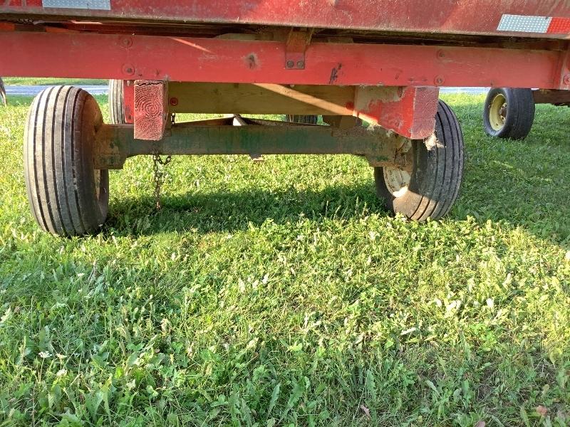 New Holland 8 Crop Carrier Forage Wagon