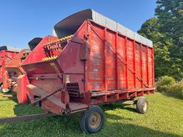 New Holland 8 Crop Carrier Forage Wagon
