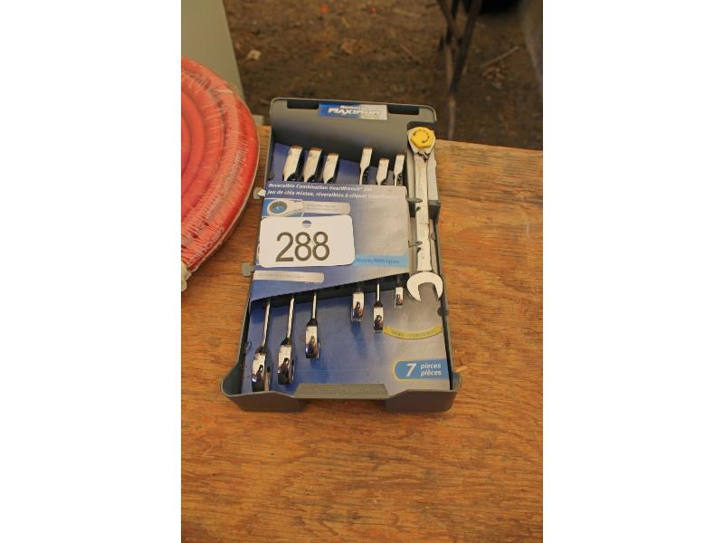 New Mastercraft Ratcheting Wrench Set