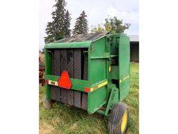 John Deere 335 Round Baler