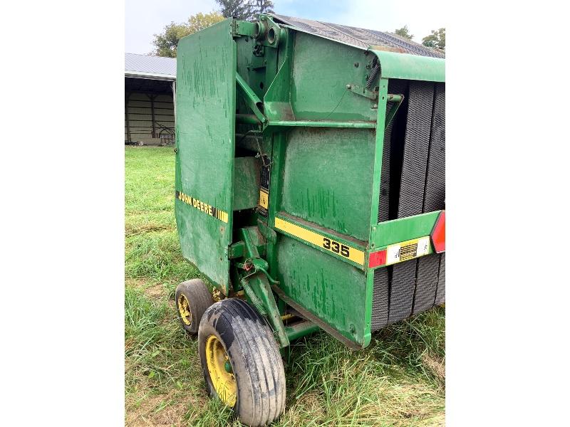 John Deere 335 Round Baler