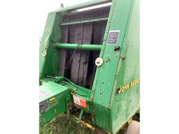 John Deere 335 Round Baler