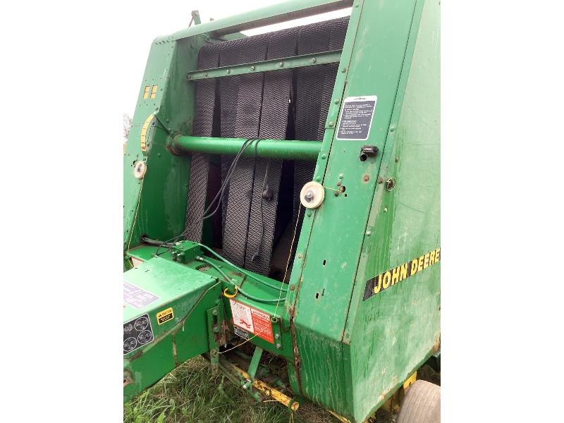 John Deere 335 Round Baler