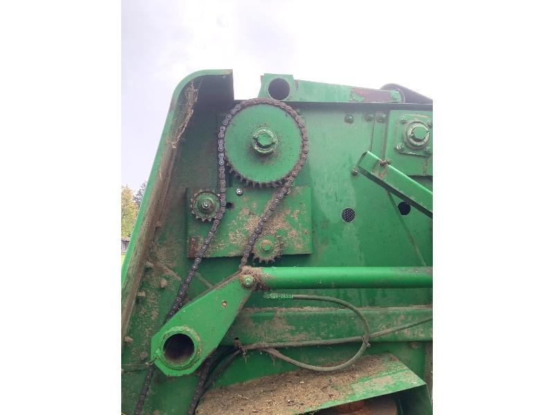 John Deere 335 Round Baler