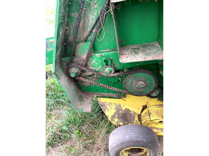 John Deere 335 Round Baler