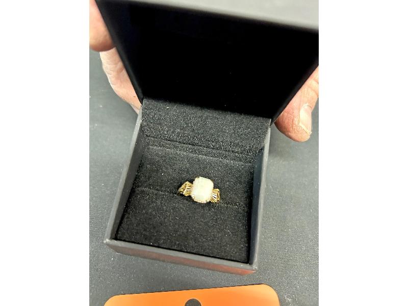 10kt Gold Ring With Opal