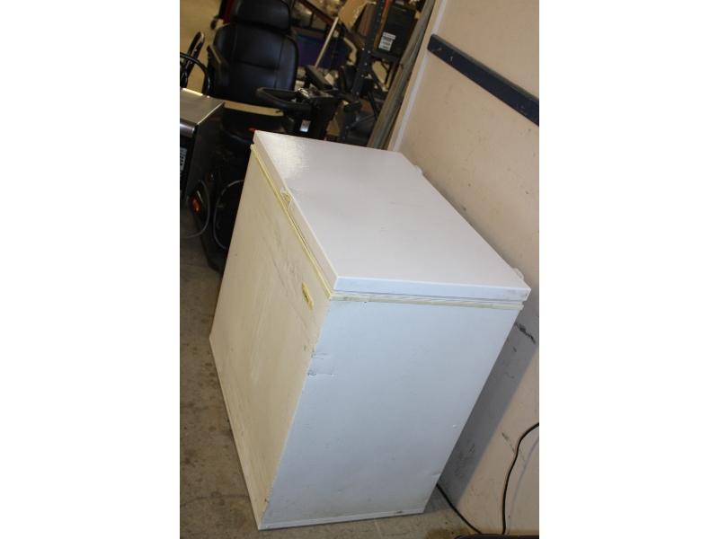 Chest Freezer - Works