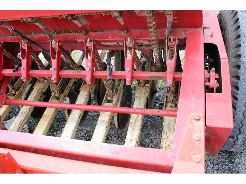 International 510 Seed Drill with Cultiplanter 2
