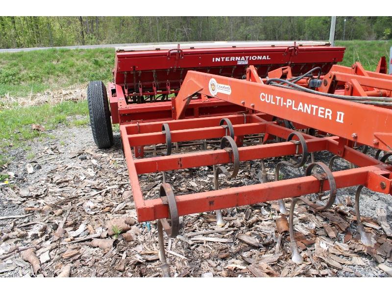 International 510 Seed Drill with Cultiplanter 2