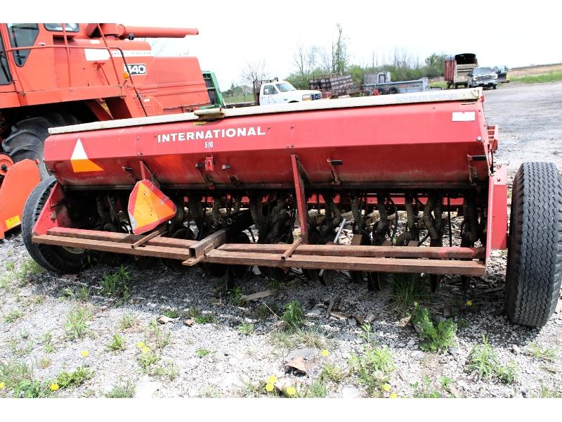 International 510 Seed Drill with Cultiplanter 2