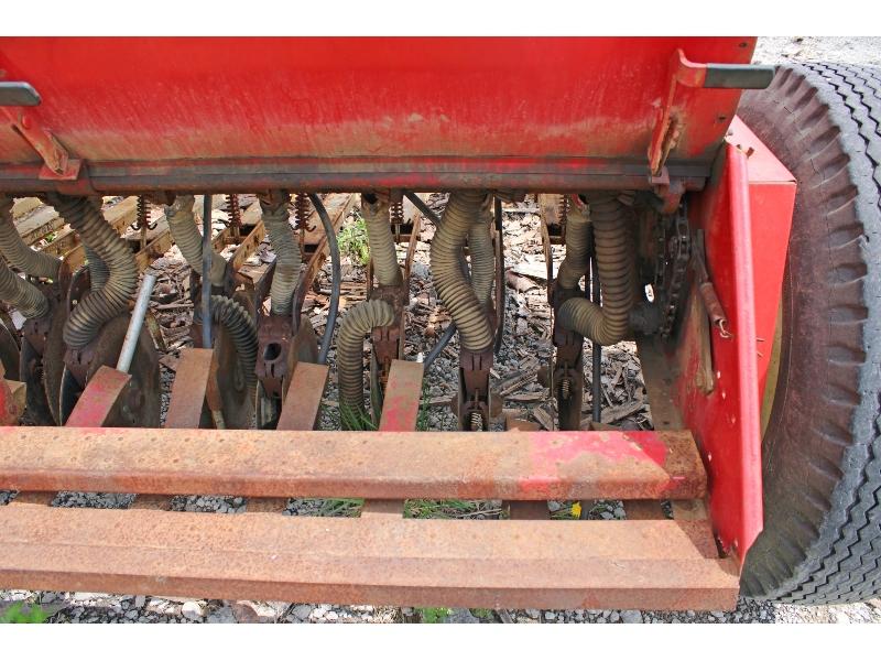 International 510 Seed Drill with Cultiplanter 2