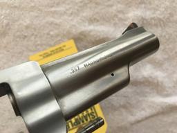 STURM & RUGER SECURITY SIX .357 MAGNUM 4'' BARREL - SERIAL No. 153-62586 - WOOD GRIP