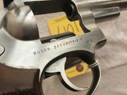 STURM & RUGER SECURITY SIX .357 MAGNUM 4'' BARREL - SERIAL No. 153-62586 - WOOD GRIP