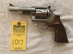 STURM & RUGER SECURITY SIX .357 MAGNUM 4'' BARREL - SERIAL No. 153-62586 - WOOD GRIP
