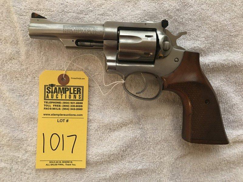 STURM & RUGER SECURITY SIX .357 MAGNUM 4'' BARREL - SERIAL No. 153-62586 - WOOD GRIP