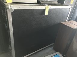 LARGE SPEAKER ROAD CASE ON WHEELS