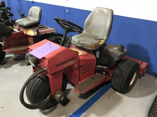 TORO SAND PRO 3020 08885 TRACTOR - SERIAL No. 80152 - 3720.2 HOURS