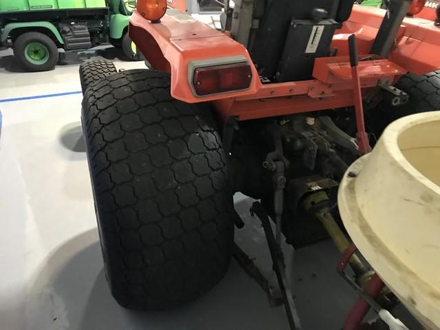 KUBOTA M4700 M470-21369 TRACTOR WITH ATTACHMENT - 4879.4 HOURS