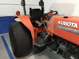 KUBOTA M4700 M470-21369 TRACTOR WITH ATTACHMENT - 4879.4 HOURS