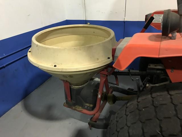 KUBOTA M4700 M470-21369 TRACTOR WITH ATTACHMENT - 4879.4 HOURS