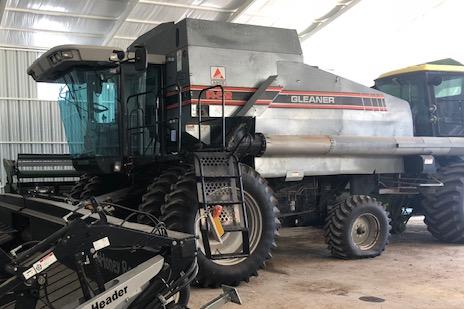 1996 Gleaner R62 Combine, 2,760 Seperator Hours, 3,670 Engine Hours