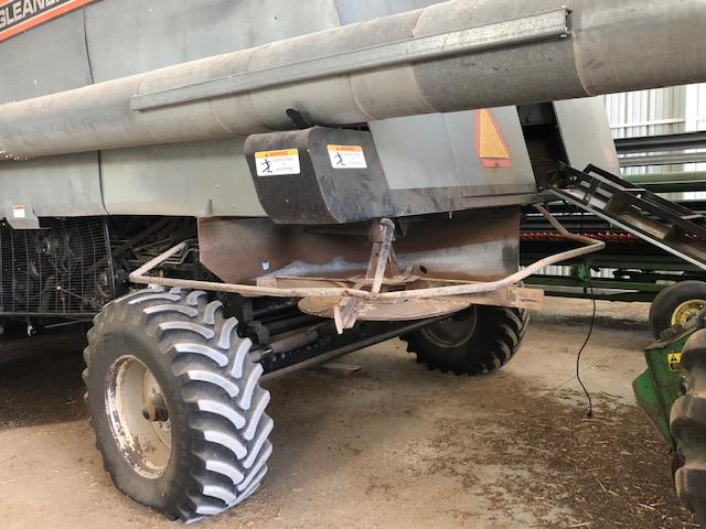 1996 Gleaner R62 Combine, 2,760 Seperator Hours, 3,670 Engine Hours
