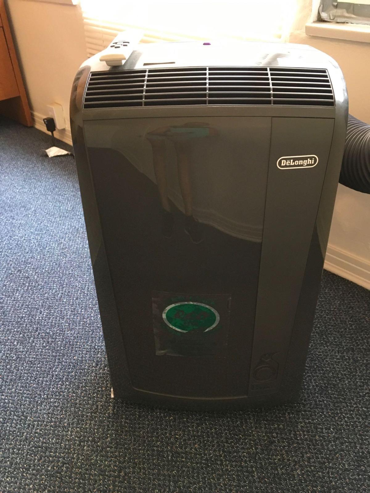 Delonghi room air conditioner with remote, works great, 120 volt